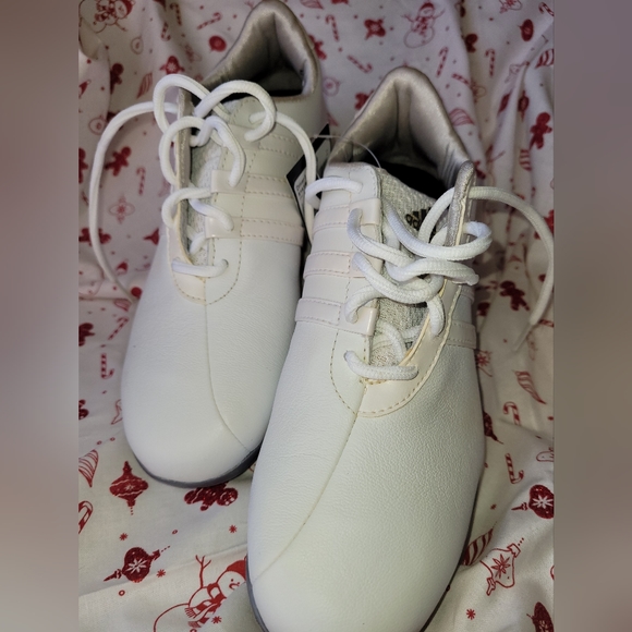 NWT Adidas Isabelle Golf shoes size 7 - Picture 1 of 5
